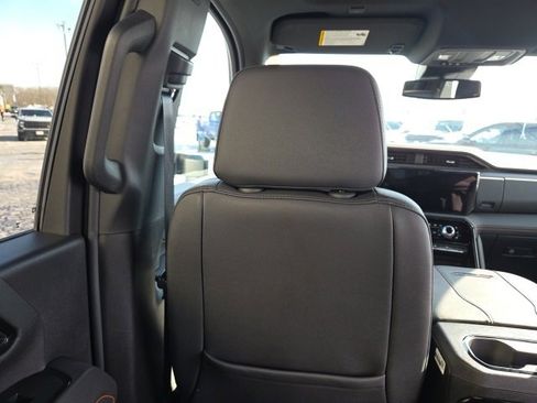 Used 2025 GMC Sierra 2500 AT4 image 28