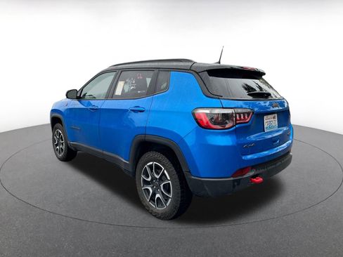 Used 2025 Jeep Compass Trailhawk AWD/4WD image 5