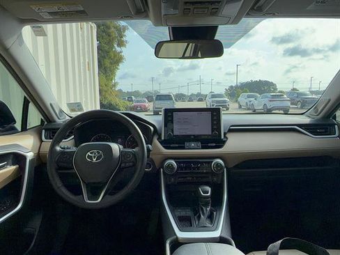 Used 2020 Toyota RAV4 XLE Premium FWD image 3