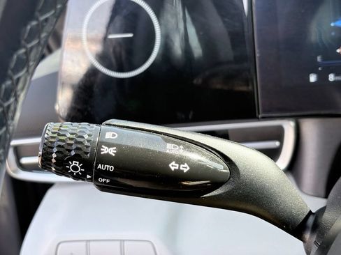 Used 2024 Hyundai Elantra Limited FWD image 15