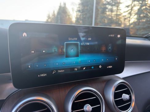 Used 2022 Mercedes-Benz GLC 300 4MATIC image 23