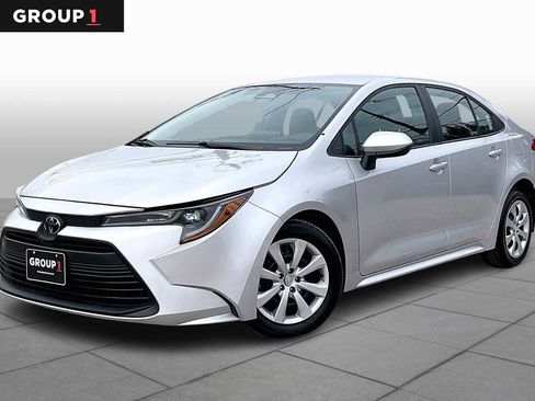 Used 2025 Toyota Corolla LE image 1