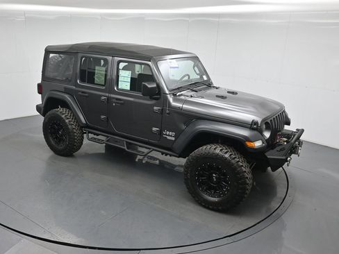 Used 2018 Jeep Wrangler Unlimited Sport image 35