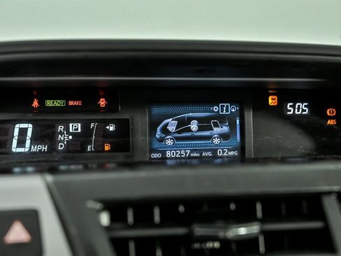 Used 2017 Toyota Prius V Four FWD image 21
