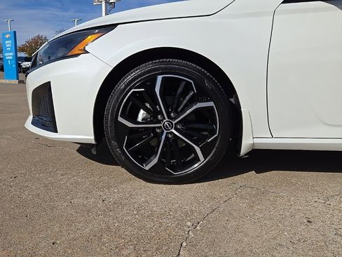 Used 2024 Nissan Altima 2.5 SR image 9