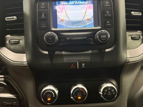 Used 2024 RAM 2500 Tradesman w/ Chrome Appearance Group AWD/4WD image 15
