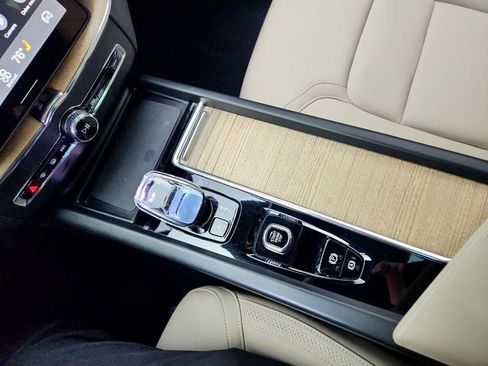 New 2026 Volvo XC60 B5 Plus w/ Climate Package image 22