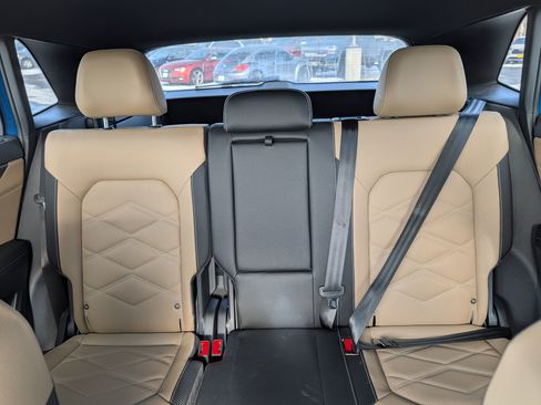 Certified 2025 Volkswagen Atlas Cross Sport SE image 12