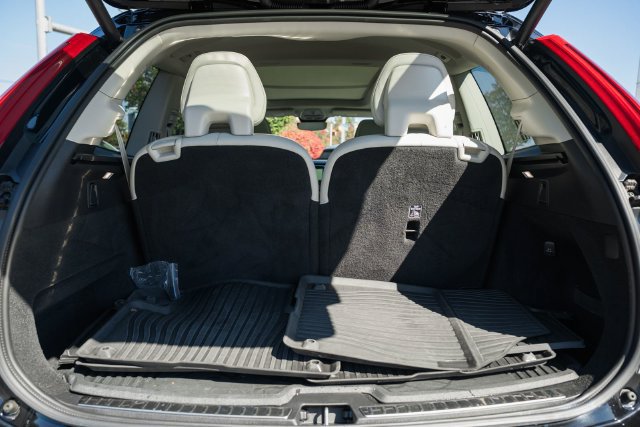Certified 2025 Volvo XC90 T8 Plus w/ Protection Package Premier AWD/4WD image 10