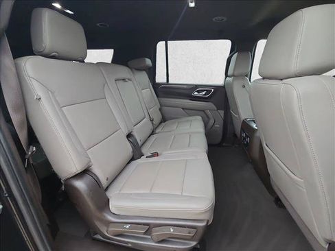 Used 2024 Chevrolet Suburban LT RWD image 20