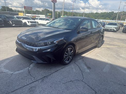 Used 2023 Kia Forte LXS w/ LXS Technology Package FWD image 9