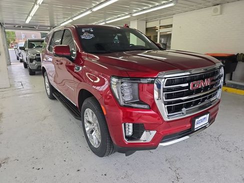 Certified 2023 GMC Yukon SLT w/ SLT Luxury Package AWD/4WD image 7