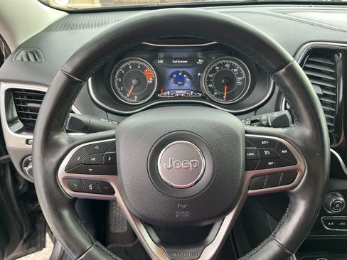 Used 2019 Jeep Cherokee Limited image 26