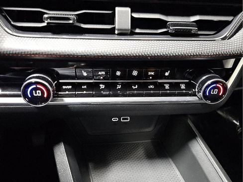 Used 2026 Chevrolet Equinox RS FWD image 11