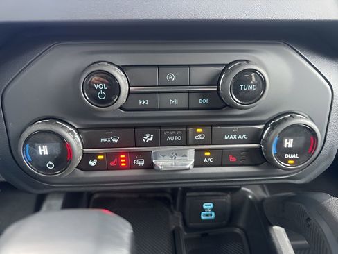 Used 2025 Ford Bronco Badlands image 17