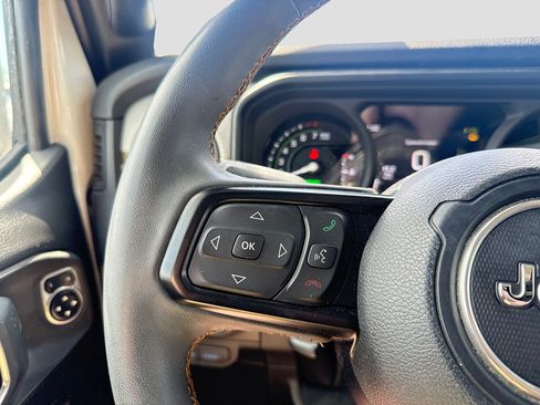 Used 2024 Jeep Wrangler Unlimited AWD/4WD image 15
