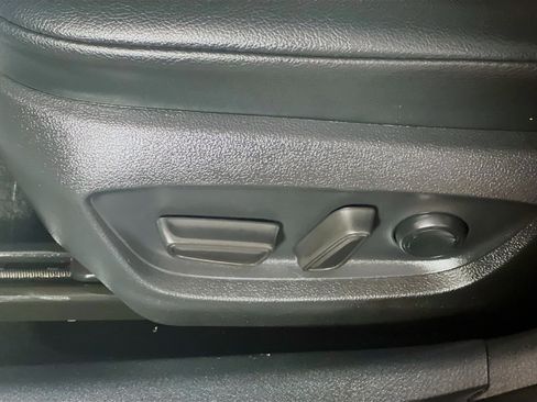 Used 2022 Toyota Camry SE w/ Convenience Package image 15