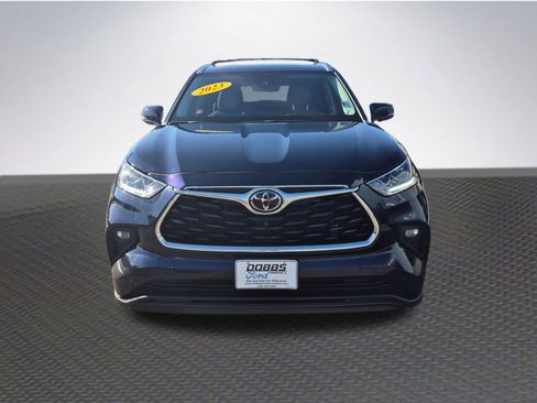 Used 2023 Toyota Highlander L image 3