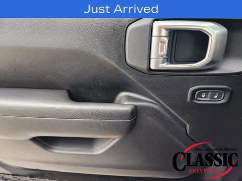 Used 2025 Jeep Wrangler Sport AWD/4WD image 32
