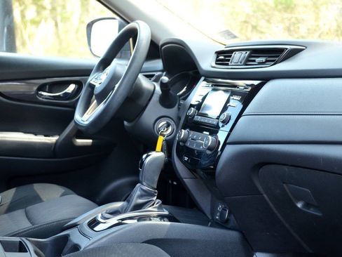 Used 2017 Nissan Rogue S w/ S Appearance Package AWD/4WD image 11