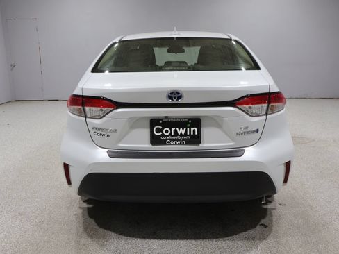 Used 2024 Toyota Corolla LE FWD image 3