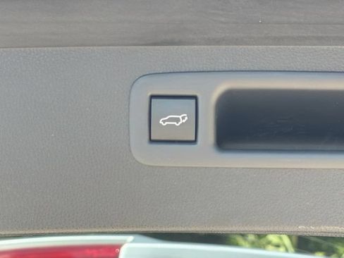 Used 2020 Toyota Highlander Platinum FWD image 13