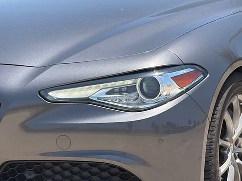 Used 2020 Alfa Romeo Giulia RWD image 4