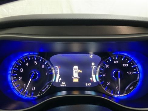 Used 2024 Chrysler Pacifica Touring-L FWD image 38