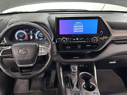 Used 2023 Toyota Highlander Limited image 9