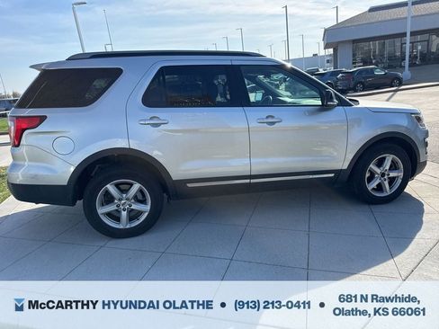 Used 2017 Ford Explorer XLT w/ Equipment Group 202A AWD/4WD image 8