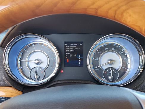 Used 2014 Chrysler 300 C RWD image 19
