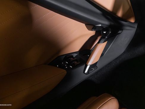 Used 2024 Lamborghini Revuelto image 20