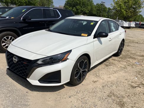 Used 2023 Nissan Altima 2.5 SR image 3