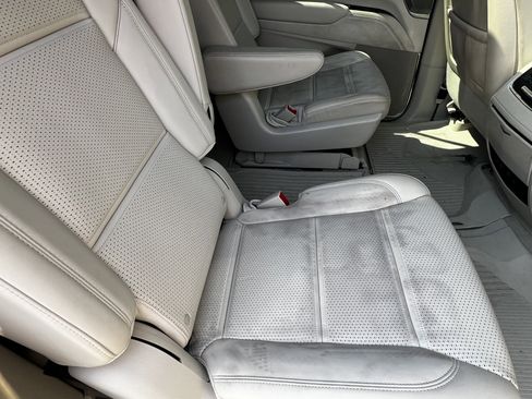 Used 2023 Cadillac Escalade ESV Premium Luxury Platinum w/ LPO, Radiant Package image 39