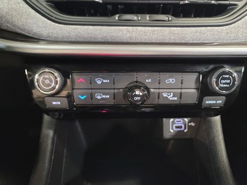 Used 2022 Jeep Compass Latitude image 17