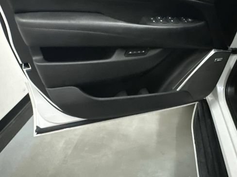 Used 2017 Cadillac Escalade ESV Luxury AWD/4WD image 36