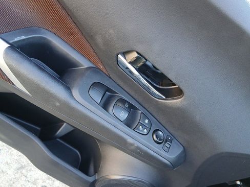 Used 2022 Nissan Kicks SR w/ Interior Electronics Package image 9