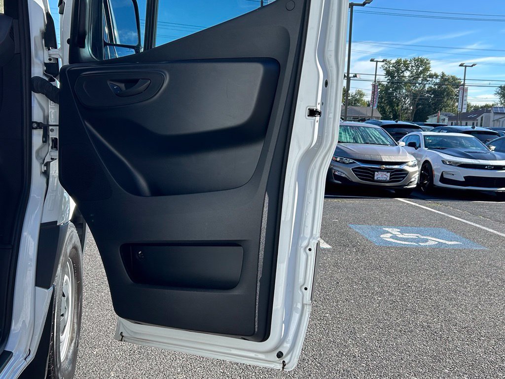 Used 2025 Mercedes-Benz Sprinter 2500 image 9