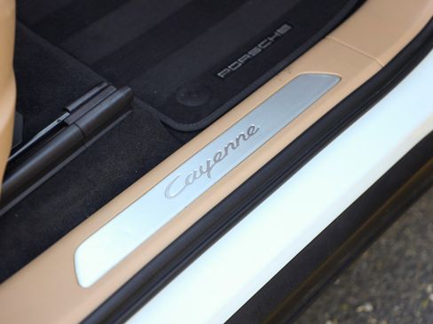 Used 2019 Porsche Cayenne image 47