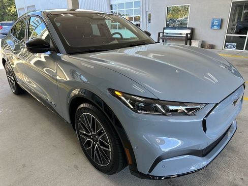 Certified 2024 Ford Mustang Mach-E Premium image 9