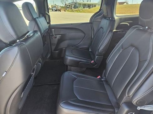 New 2026 Chrysler Pacifica Select FWD image 26