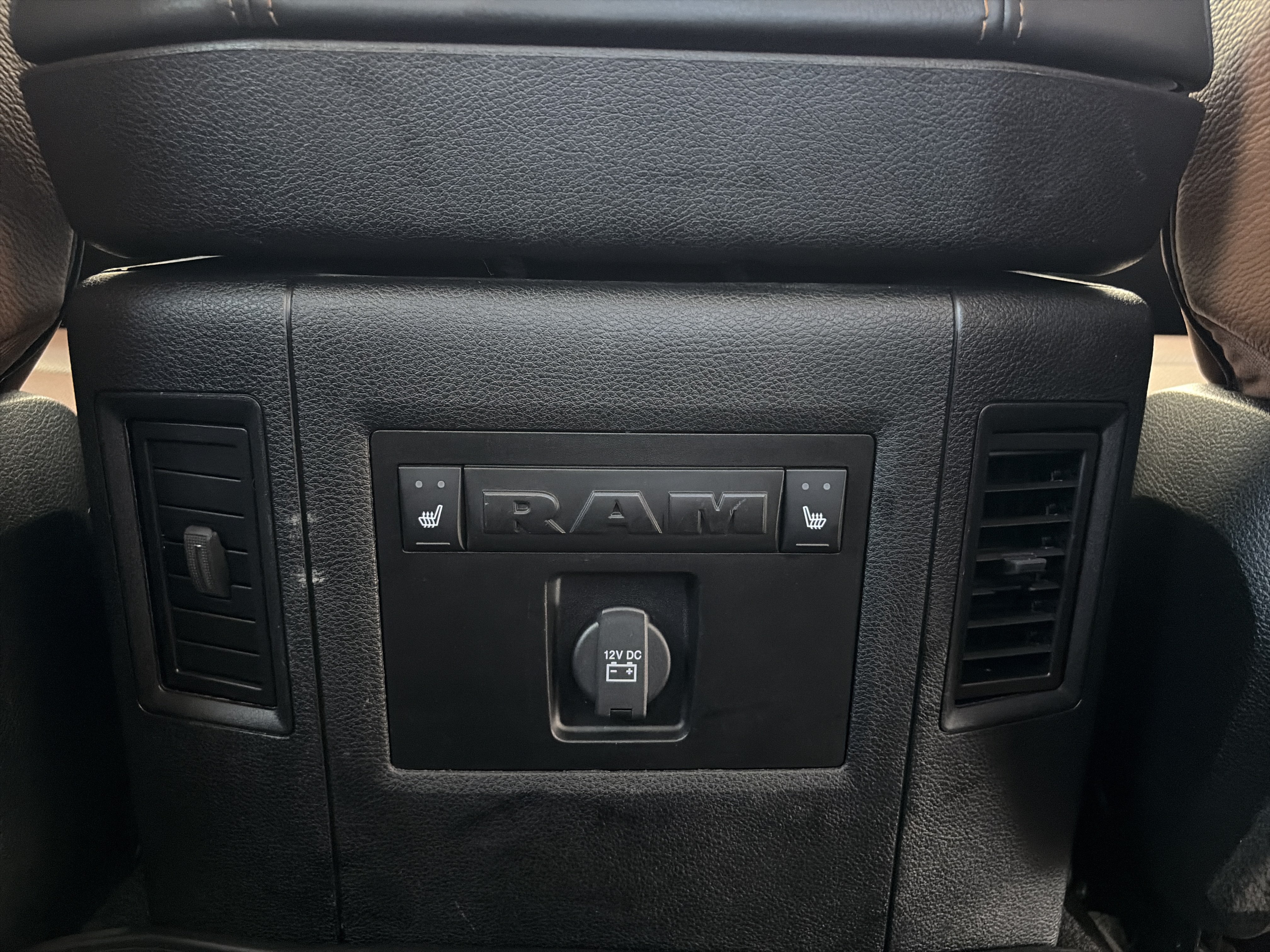 Used 2018 RAM 3500 Laramie Longhorn w/ Cold Weather Group AWD/4WD image 12