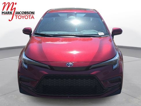 Used 2024 Toyota Corolla XSE FWD image 2