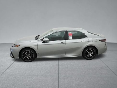 Used 2023 Toyota Camry SE FWD image 4