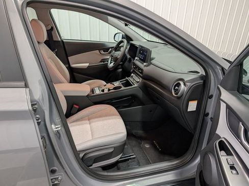 Used 2023 Hyundai Kona SE w/ Cargo Package image 28