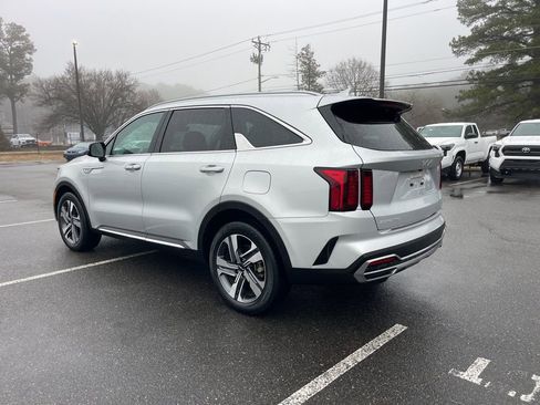 Certified 2023 Kia Sorento EX image 7