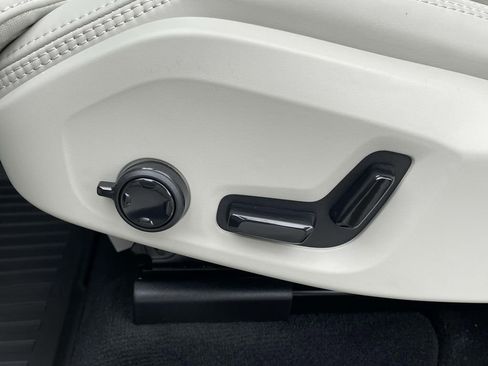 New 2026 Volvo XC60 B5 Ultra w/ Protection Package Premier image 9