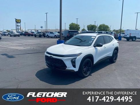 Used 2025 Chevrolet Trax ACTIV w/ Driver Confidence Package FWD image 1