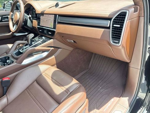Certified 2023 Porsche Cayenne Turbo S AWD/4WD image 18