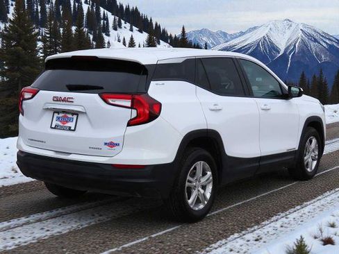 Used 2024 GMC Terrain SLE image 6